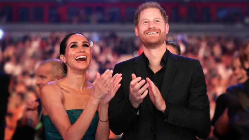 harry and meghan smile