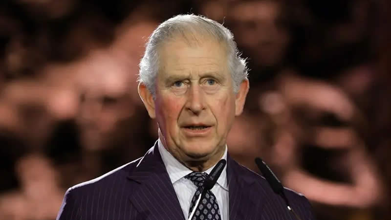  King Charles sobs as the Queen’s coffin is lowered into the vault and mourners sing God Save the King