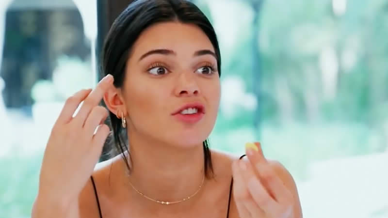  Kendall Jenner Stuns Fans with Dramatic Transformation, Ditches Blonde for Her Natural Look