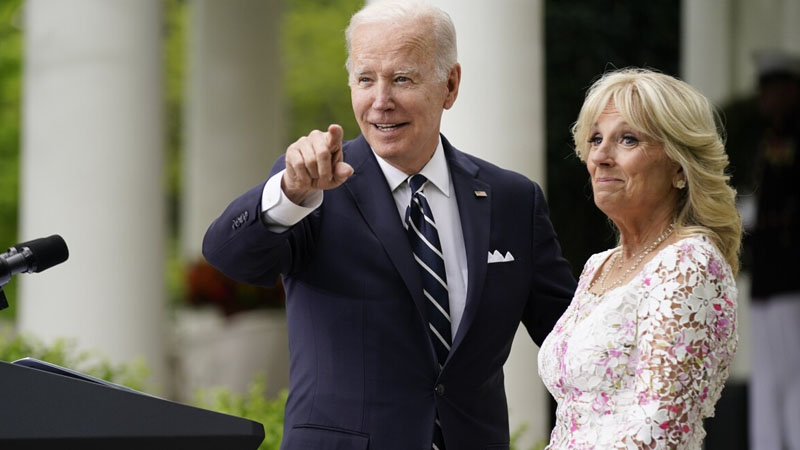  Jill Biden Champions Women’s Rights in Campaign Rally, Critiques Trump’s Record