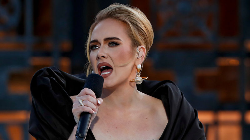  Insider Reveals Rare Details About Adele’s Painful Infection That Could Impact Her Voice Long-Term